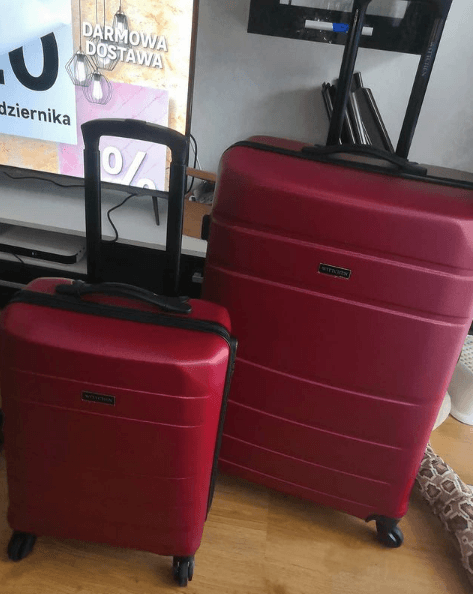 Los mejores consejos y trucos para ahorrar viajando pesa la maleta