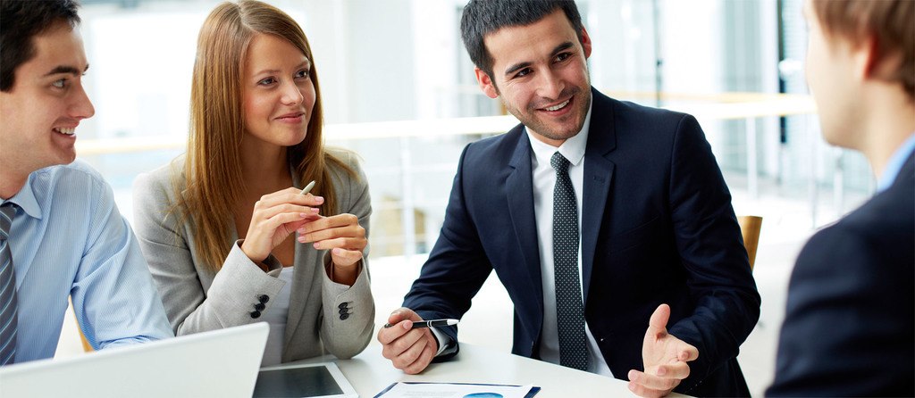 Funciones-Técnico-Superior-Administración-Finanzas-reunion-de-negocios