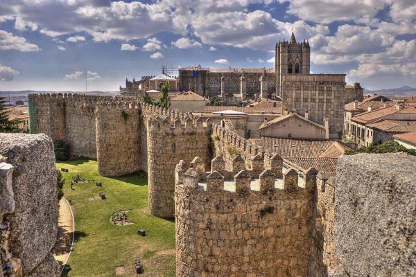 puente-de-agosto-las-mejores-ofertas-de-viaje-avila-muralla