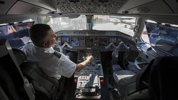 Cuánto gana un piloto de avión cuanto-gana-piloto-de-avion