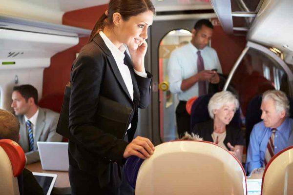 como-trabajar-en-renfe-de-azafata-atencion