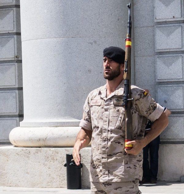 militares-dia-hispanidad-en-madrid
