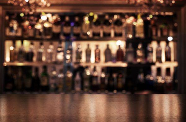 Cómo montar un bar ¿Qué necesitas? Pasos y tramites necesarios Montar un bar