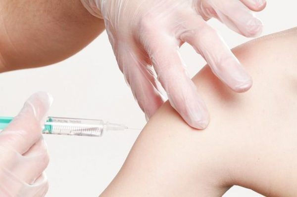 tarjeta-sanitaria-europea-sanidad-medico-vacuna